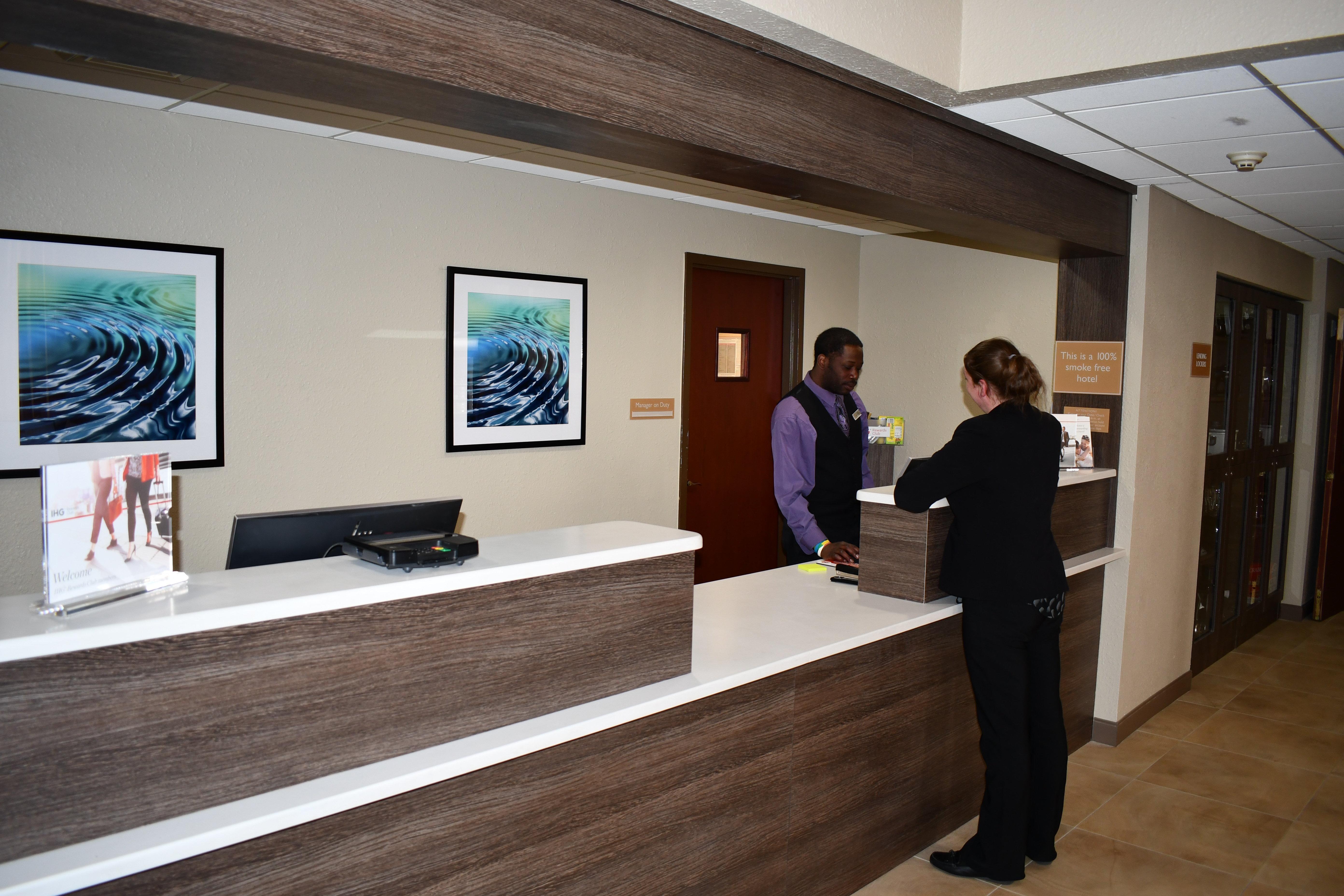 Candlewood Suites Grand Rapids Airport By Ihg Cascade Εξωτερικό φωτογραφία
