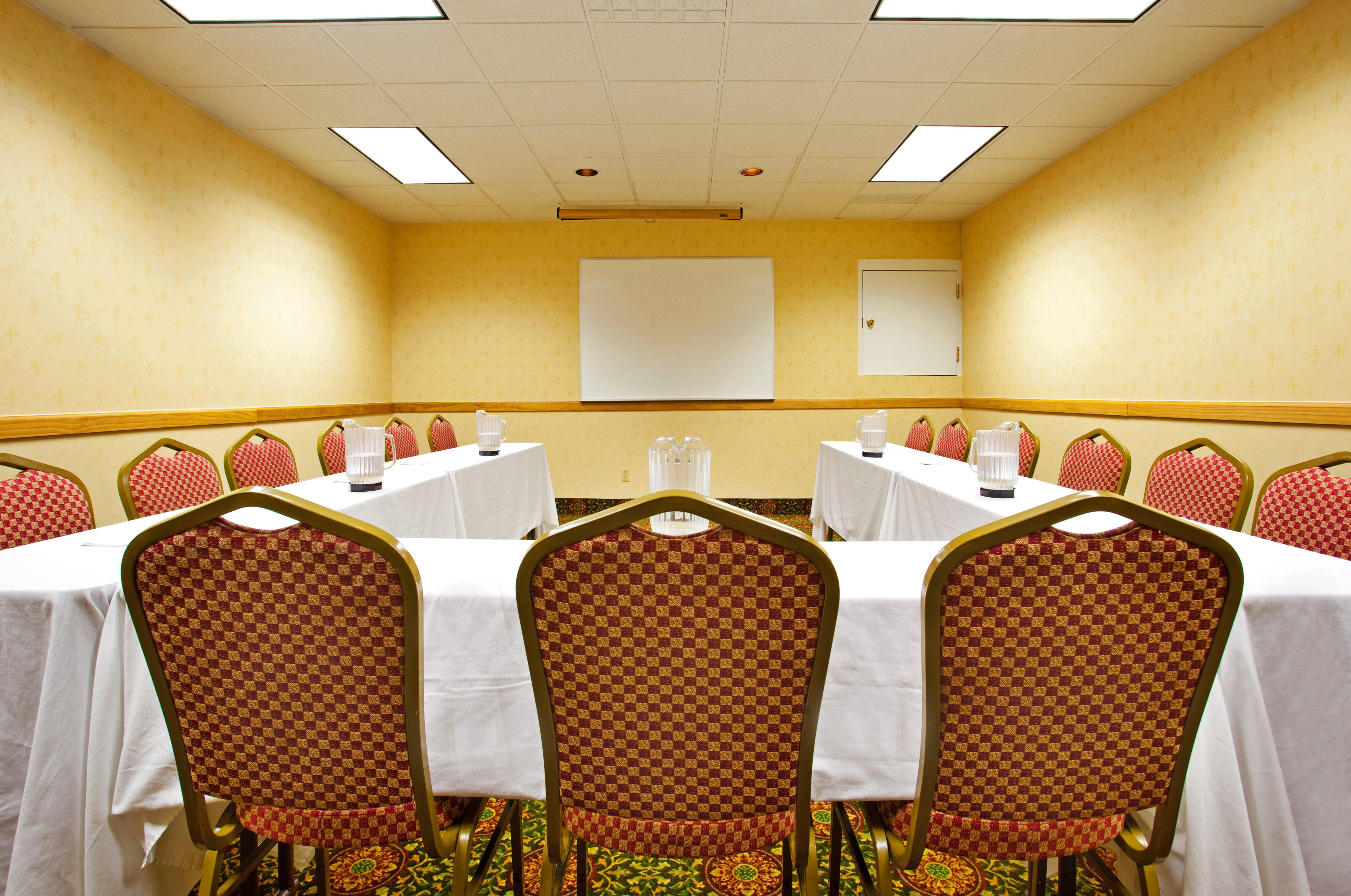 Candlewood Suites Grand Rapids Airport By Ihg Cascade Εξωτερικό φωτογραφία
